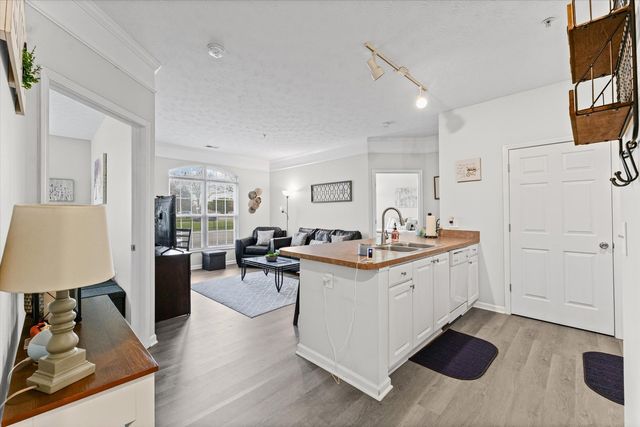 1901 N Lincoln Avenue 105, Urbana, IL 61801