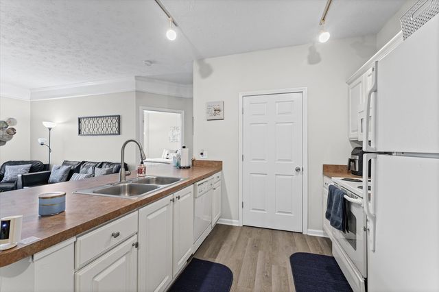 1901 N Lincoln Avenue 105, Urbana, IL 61801