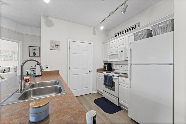 1901 N Lincoln Avenue 105, Urbana, IL 61801