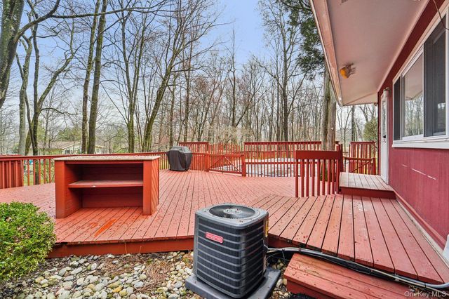 18 Tamarack Lane, Pomona, NY 10970