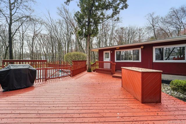 18 Tamarack Lane, Pomona, NY 10970