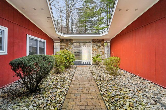 18 Tamarack Lane, Pomona, NY 10970