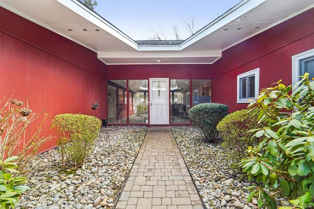 18 Tamarack Lane, Pomona, NY 10970