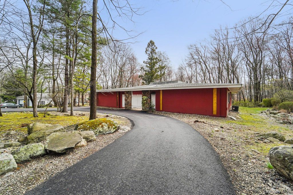 18 Tamarack Lane, Pomona, NY 10970