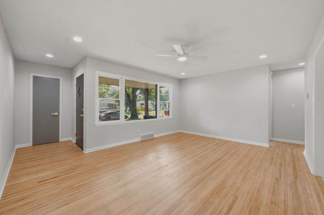 233 S Stearns, Haysville, KS 67060