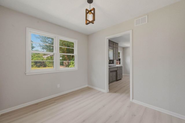 233 S Stearns, Haysville, KS 67060
