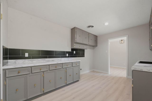 233 S Stearns, Haysville, KS 67060