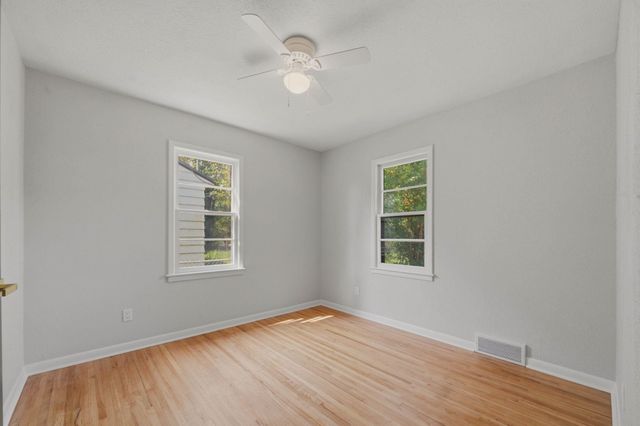 233 S Stearns, Haysville, KS 67060