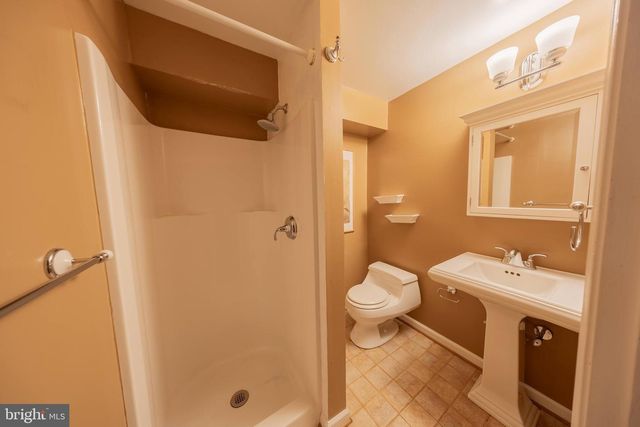 2201 NOBEHAR DR, Vienna, VA 22181