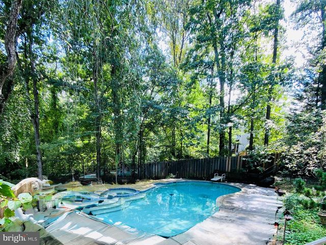 2201 NOBEHAR DR, Vienna, VA 22181