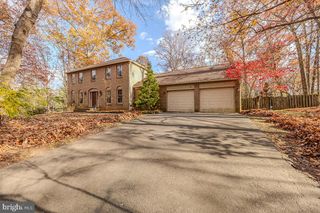 2201 NOBEHAR, Vienna, VA 22181