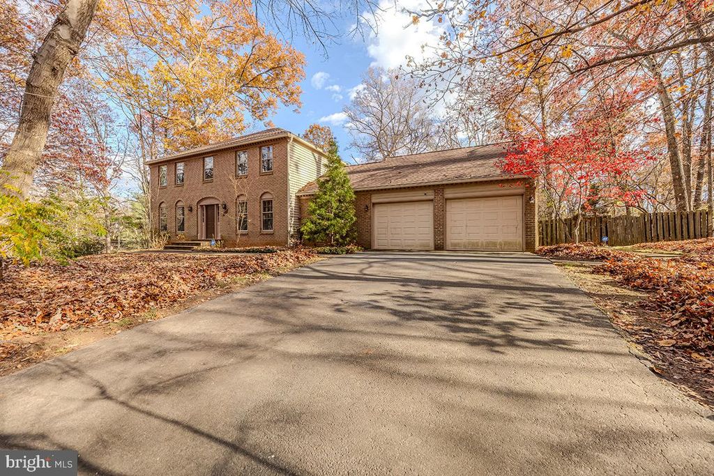 2201 NOBEHAR, Vienna, VA 22181