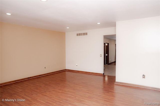 29226 Scarborough Drive, Warren, MI 48088