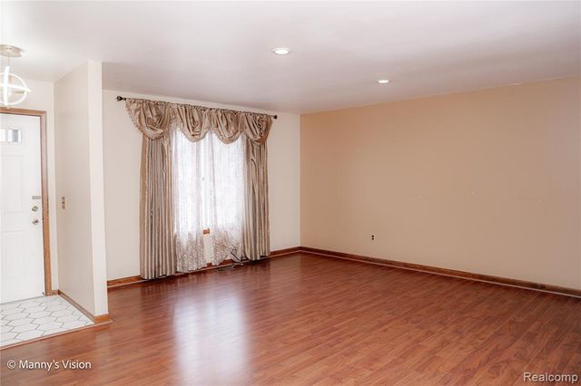 29226 Scarborough Drive, Warren, MI 48088