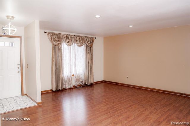 29226 Scarborough Drive, Warren, MI 48088