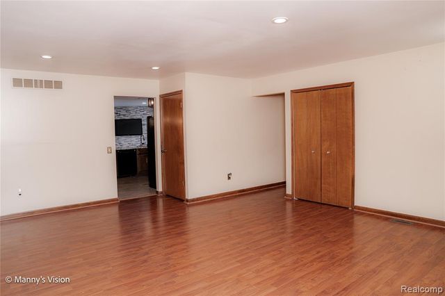 29226 Scarborough Drive, Warren, MI 48088