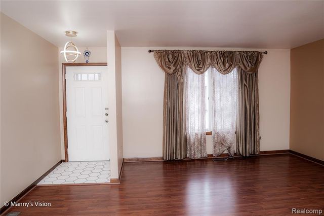 29226 Scarborough Drive, Warren, MI 48088