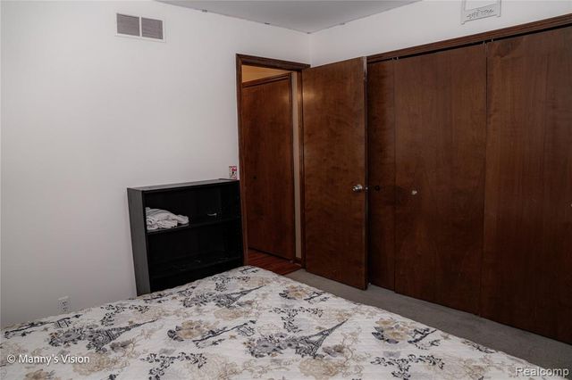 29226 Scarborough Drive, Warren, MI 48088