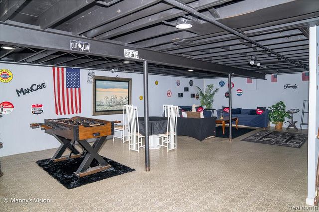 29226 Scarborough Drive, Warren, MI 48088