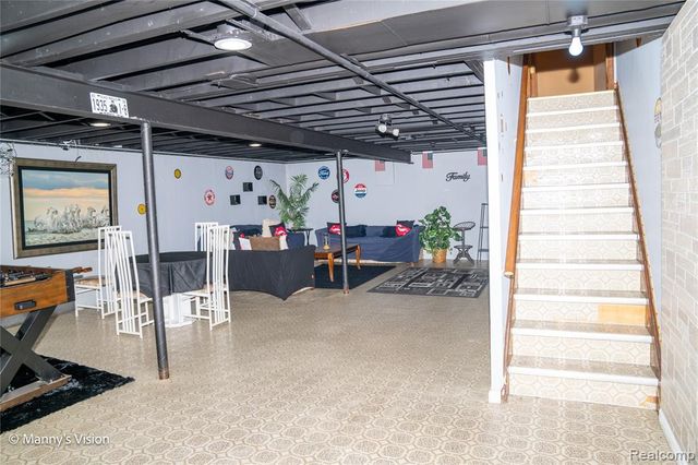 29226 Scarborough Drive, Warren, MI 48088