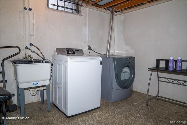 29226 Scarborough Drive, Warren, MI 48088