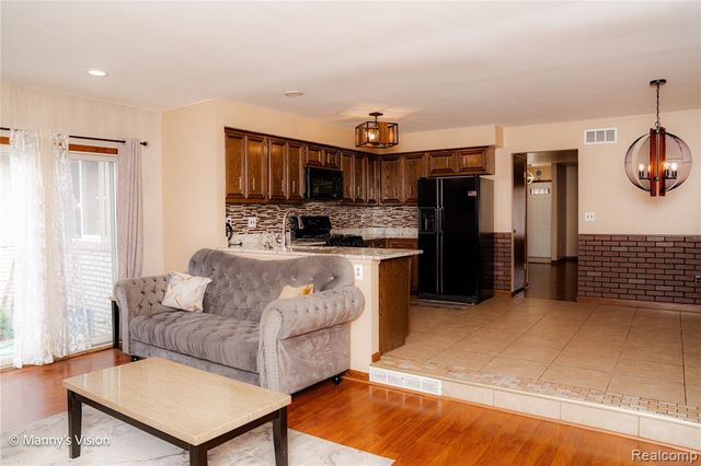 29226 Scarborough Drive, Warren, MI 48088