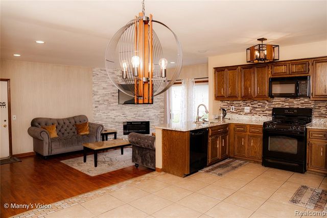 29226 Scarborough Drive, Warren, MI 48088