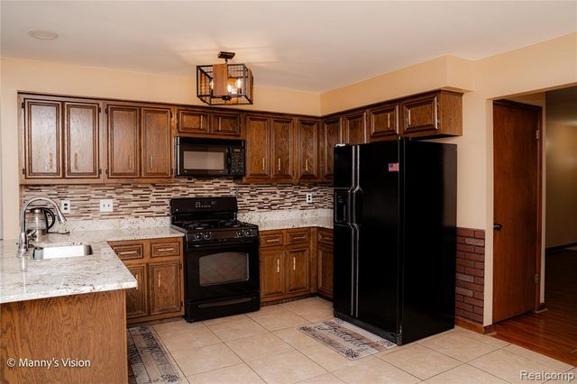 29226 Scarborough Drive, Warren, MI 48088