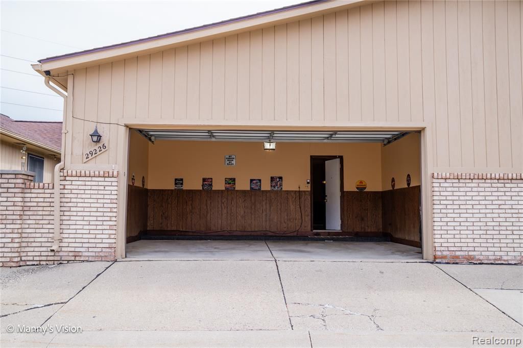 29226 Scarborough Drive, Warren, MI 48088