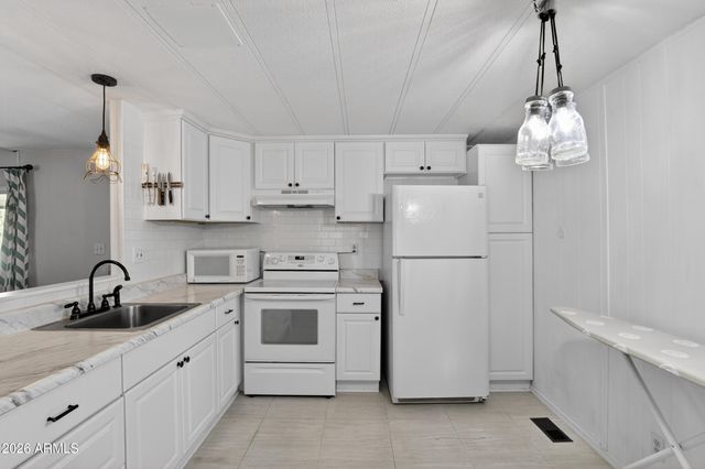 1804 W TEPEE Street 64, Apache Junction, AZ 85120