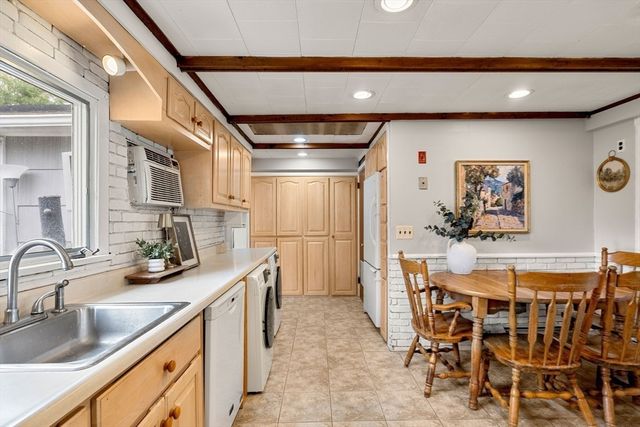 583 Chandler St, Tewksbury, MA 01876