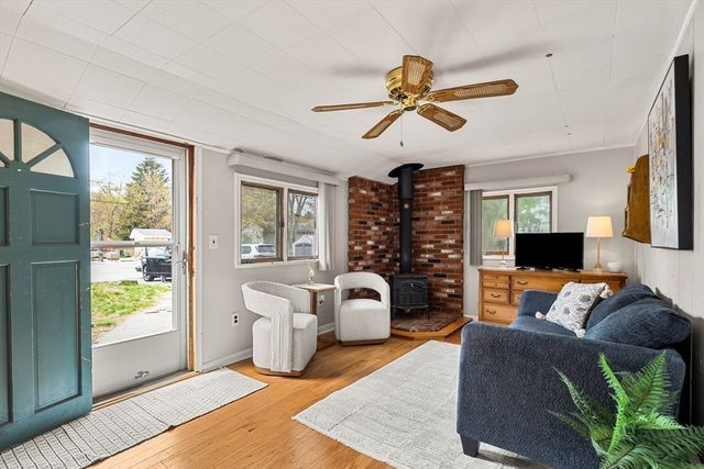 583 Chandler St, Tewksbury, MA 01876