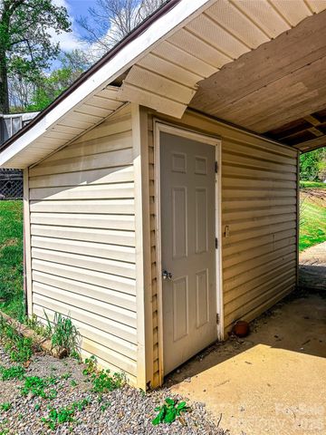 6 Lake Eden Circle, Black Mountain, NC 28711