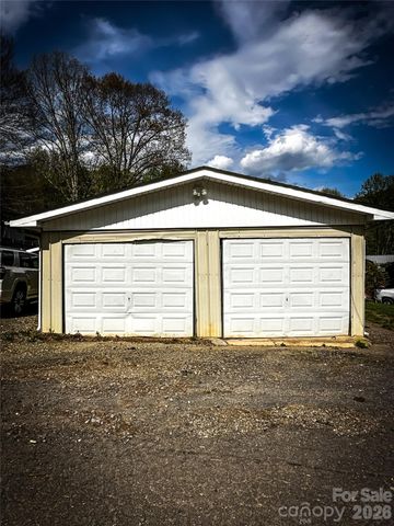 6 Lake Eden Circle, Black Mountain, NC 28711