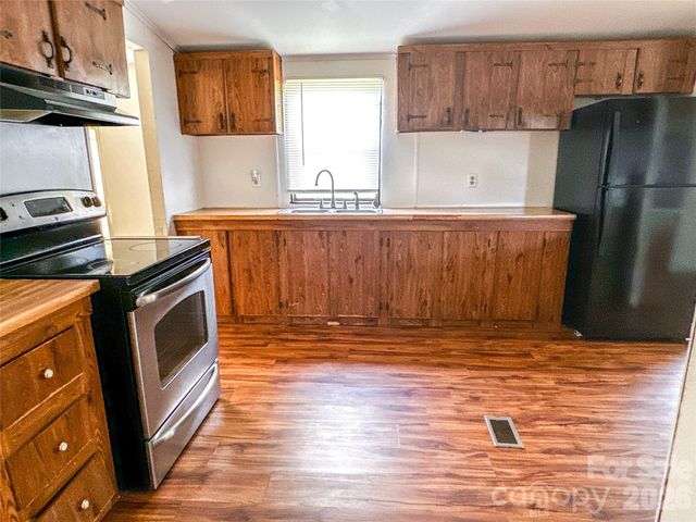 6 Lake Eden Circle, Black Mountain, NC 28711