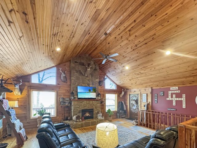 130 Wayne Threatt Rd, Dover, TN 37058