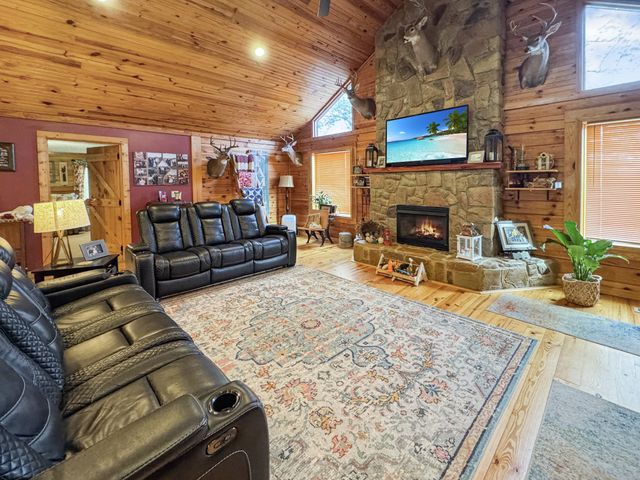 130 Wayne Threatt Rd, Dover, TN 37058