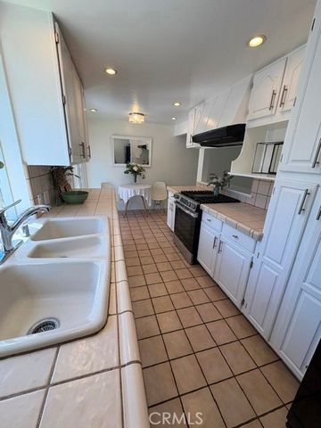 223 Lillian, Costa Mesa, CA 92627