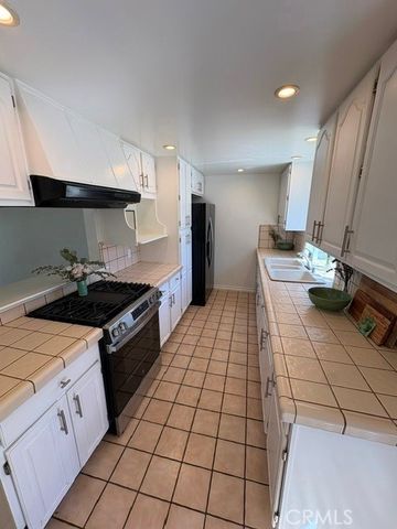 223 Lillian, Costa Mesa, CA 92627