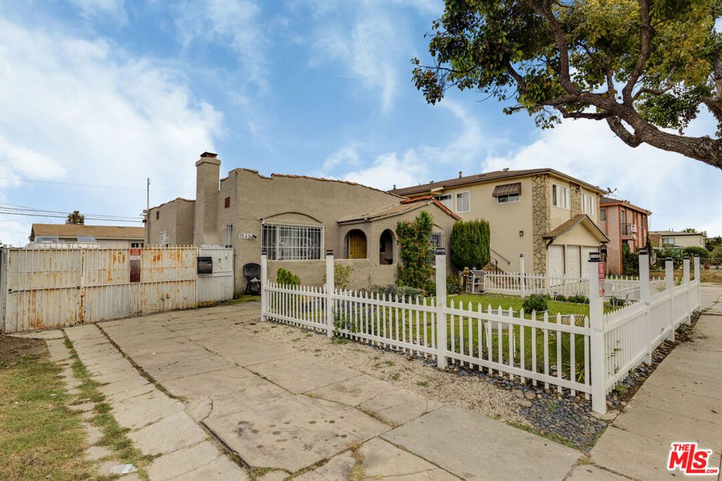 1543 W 82nd Street, Los Angeles, CA 90047 — photo 2