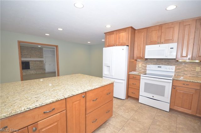 987 Howard Drive, Tallmadge, OH 44278