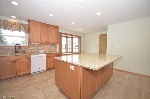 987 Howard Drive, Tallmadge, OH 44278