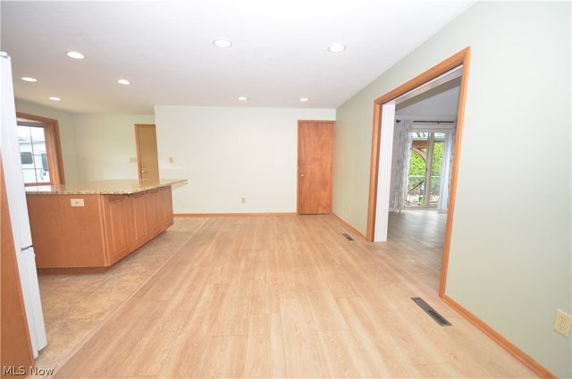 987 Howard Drive, Tallmadge, OH 44278