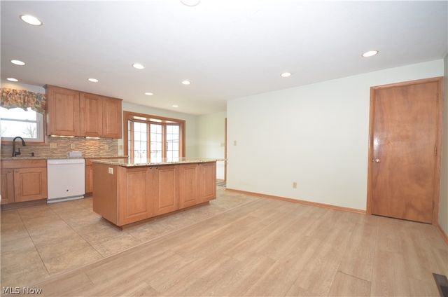 987 Howard Drive, Tallmadge, OH 44278