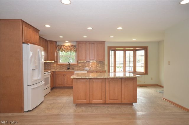 987 Howard Drive, Tallmadge, OH 44278