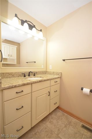 987 Howard Drive, Tallmadge, OH 44278