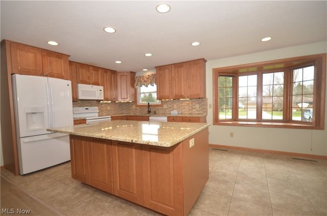 987 Howard Drive, Tallmadge, OH 44278