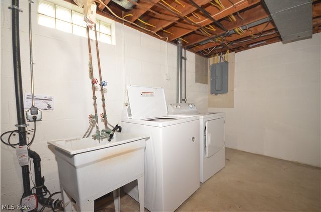 987 Howard Drive, Tallmadge, OH 44278