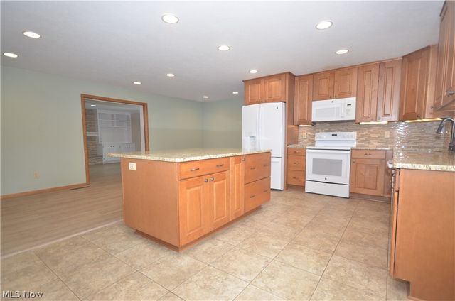 987 Howard Drive, Tallmadge, OH 44278