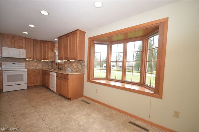 987 Howard Drive, Tallmadge, OH 44278